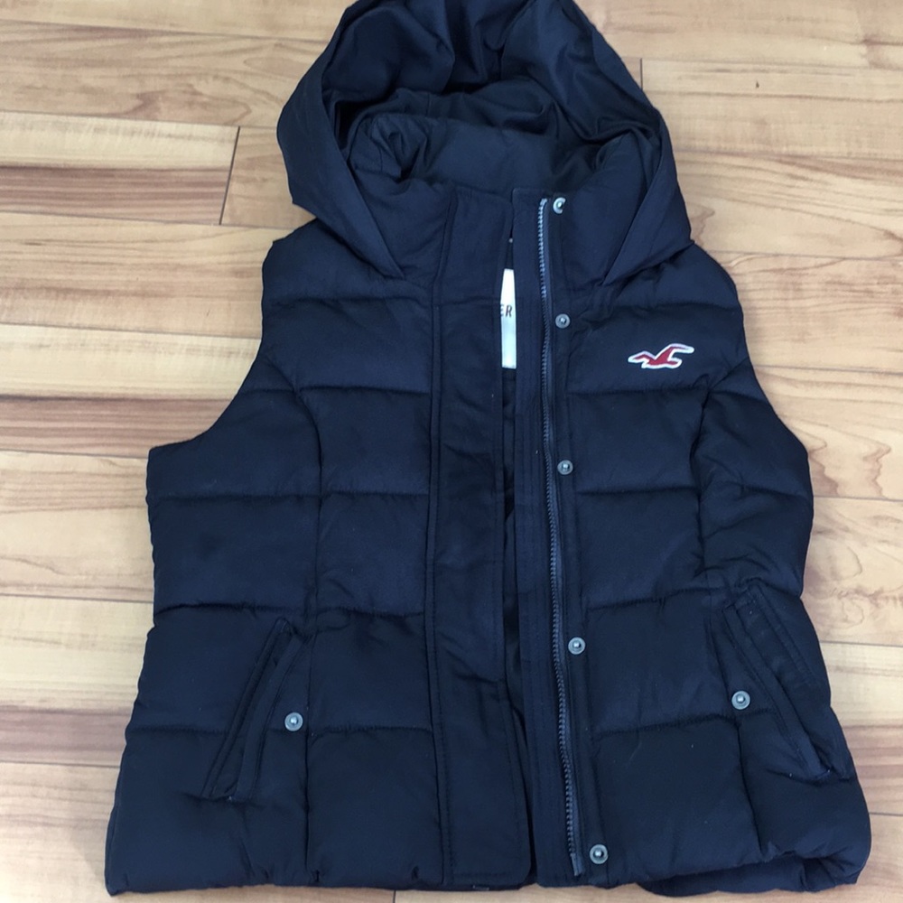 Hollister Navy vest :) worn a few times :)